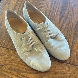 Paul Green Men's Pale Gray Gold 7.5  Suede Derby Lace-Ups